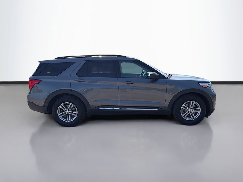 Used 2021 Ford Explorer XLT image 4