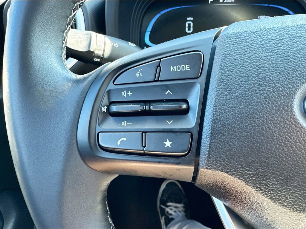 Used 2025 Hyundai Venue SEL image 9