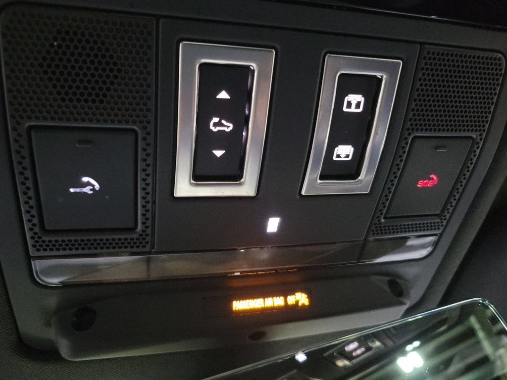 Used 2024 Land Rover Defender 110 V8 AWD/4WD image 21