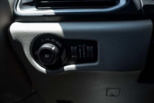 Used 2023 Chrysler Pacifica Touring-L FWD image 17