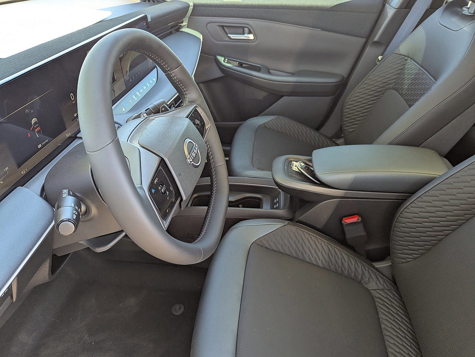 New 2026 Nissan Leaf Platinum+ w/ Cargo Package (Platinum+) FWD image 16