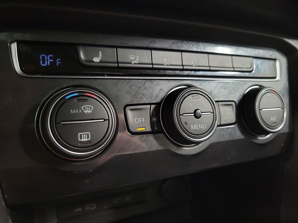 Used 2021 Volkswagen Tiguan SE w/ Panoramic Sunroof Package image 16