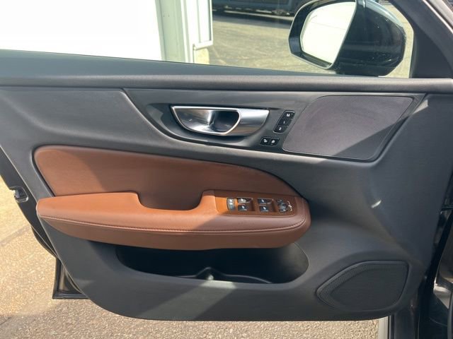 Used 2025 Volvo V60 B5 Cross Country Plus image 25