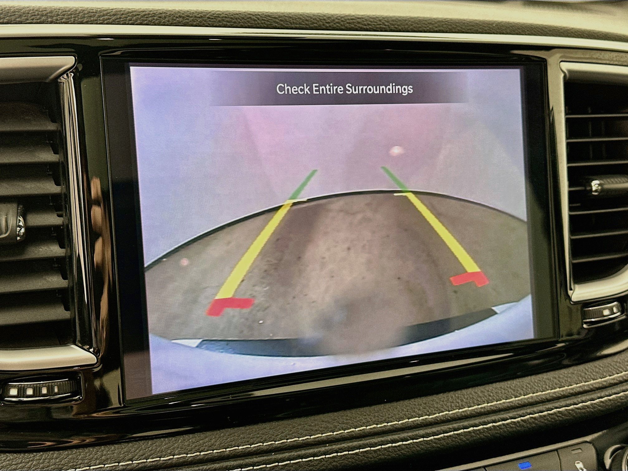 Used 2025 Chrysler Pacifica Limited FWD image 18