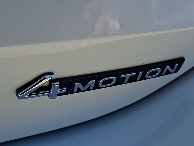 Certified 2025 Volkswagen Tiguan SE R-Line image 30