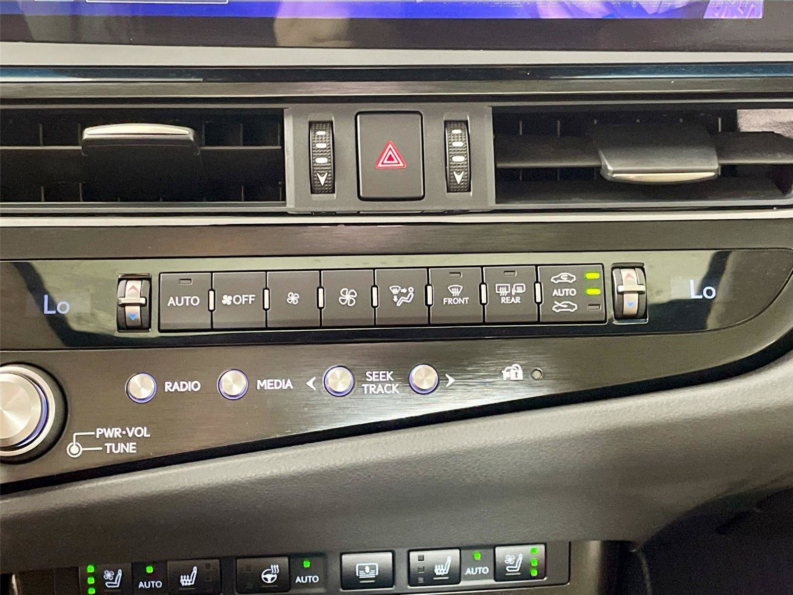Used 2024 Lexus ES 300h Ultra Luxury w/ Accessory Package (Z1) FWD image 9