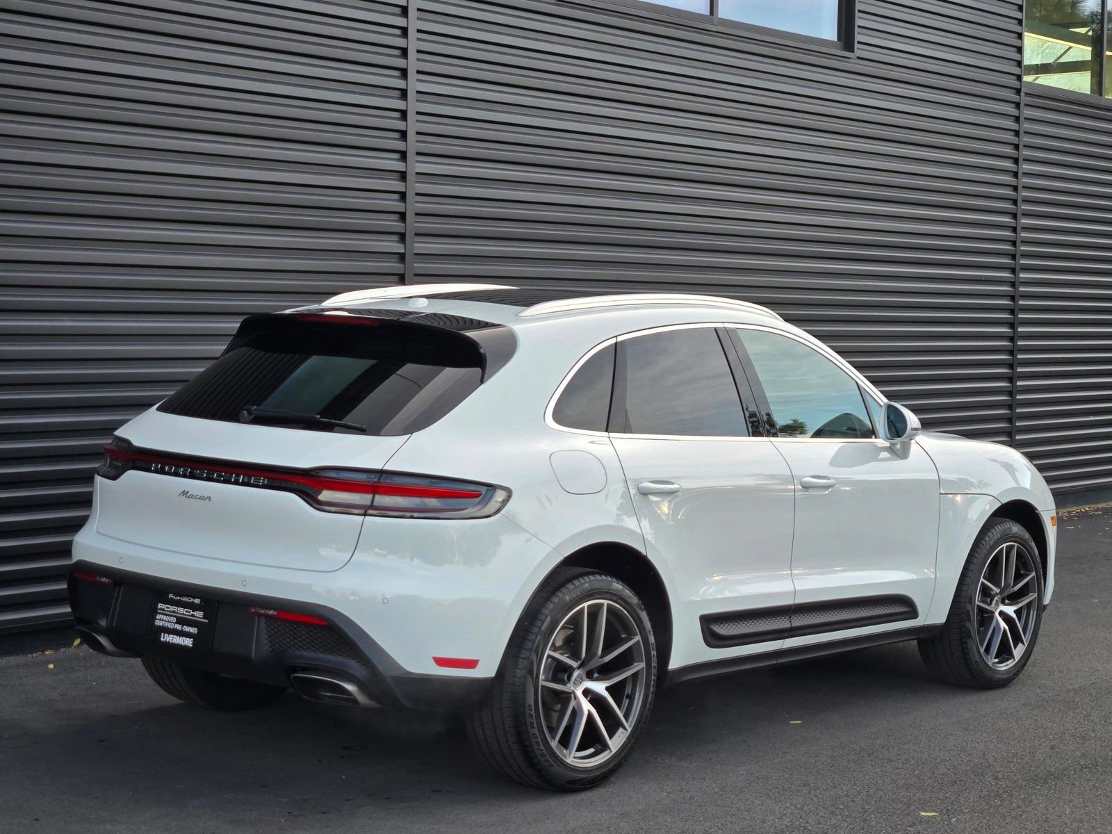 Used 2025 Porsche Macan AWD/4WD image 7
