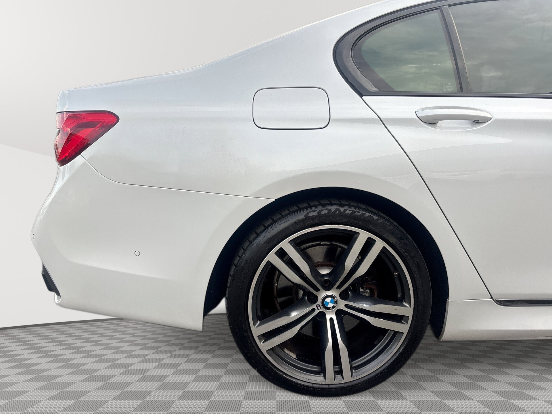 Used 2018 BMW 750i xDrive w/ Executive Package AWD/4WD image 30