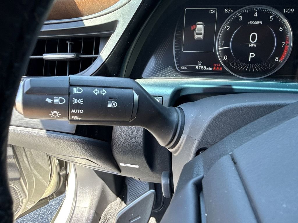 Used 2025 Lexus ES 350 w/ Premium Package image 28