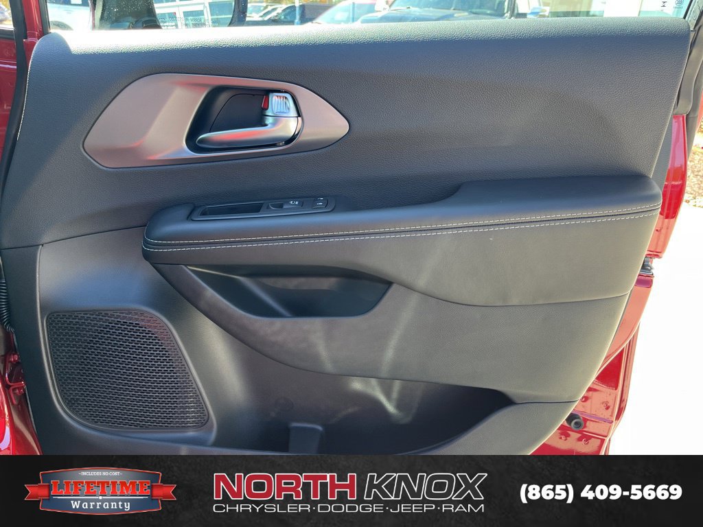New 2026 Chrysler Voyager LX FWD image 29