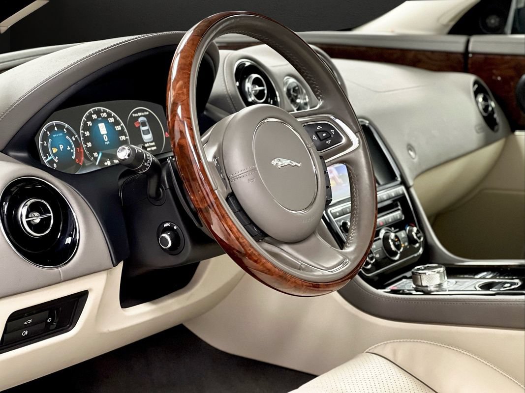 Used 2016 Jaguar XJ R-Sport AWD/4WD image 9