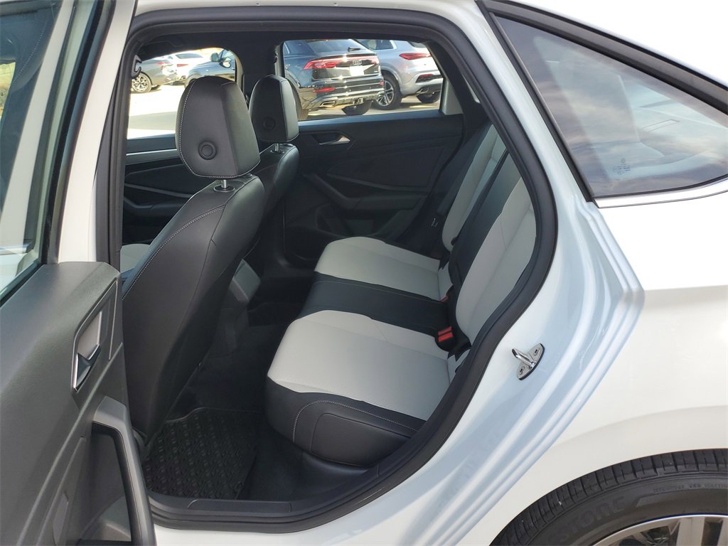 Used 2021 Volkswagen Jetta R-Line image 5