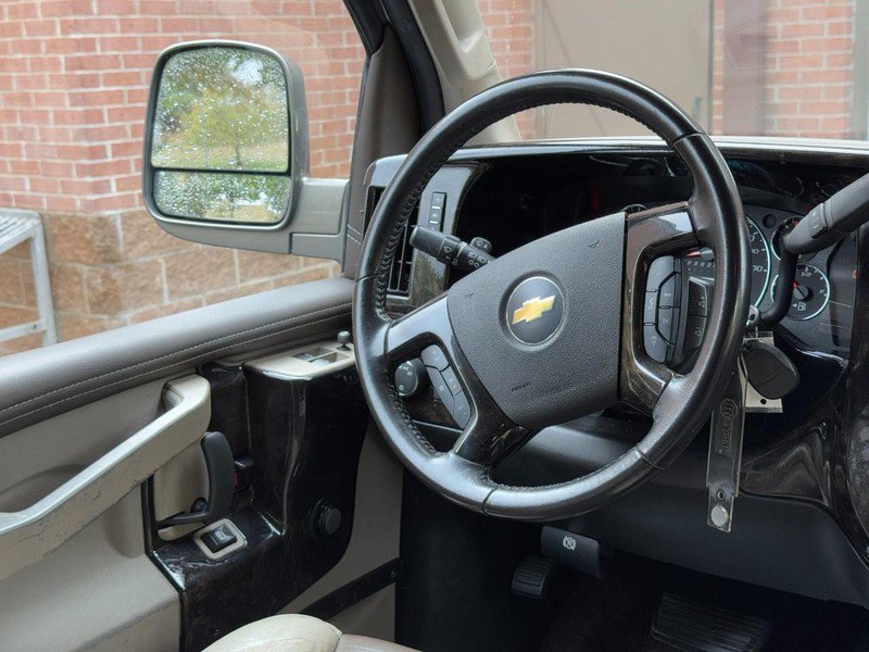 Used 2021 Chevrolet Express 3500 LS w/ Chrome Appearance Package image 18