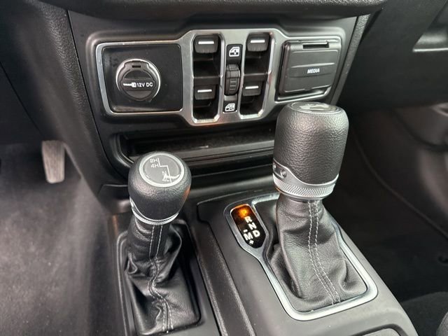 Used 2025 Jeep Wrangler Sport S image 13