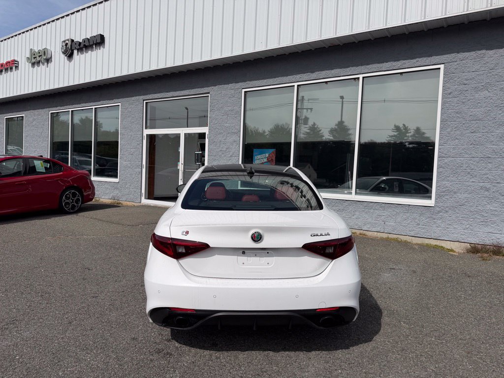 Used 2023 Alfa Romeo Giulia Veloce RWD image 5