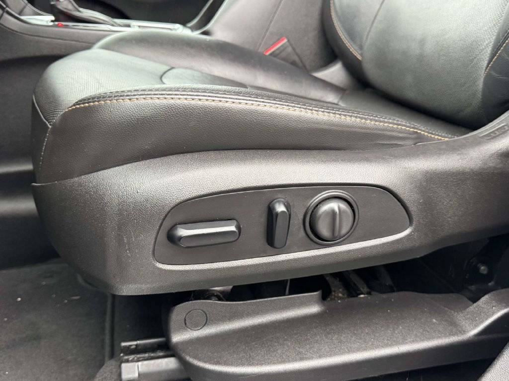 Used 2018 Chevrolet Equinox Premier FWD image 18