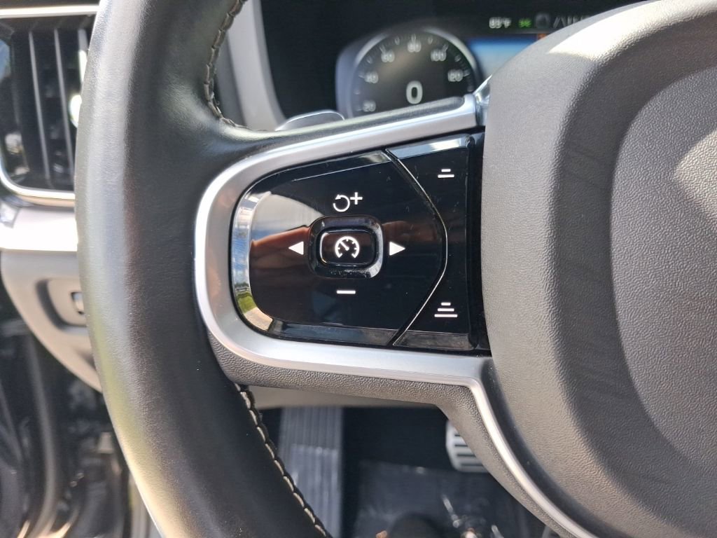 Used 2019 Volvo S60 T6 R-Design image 19