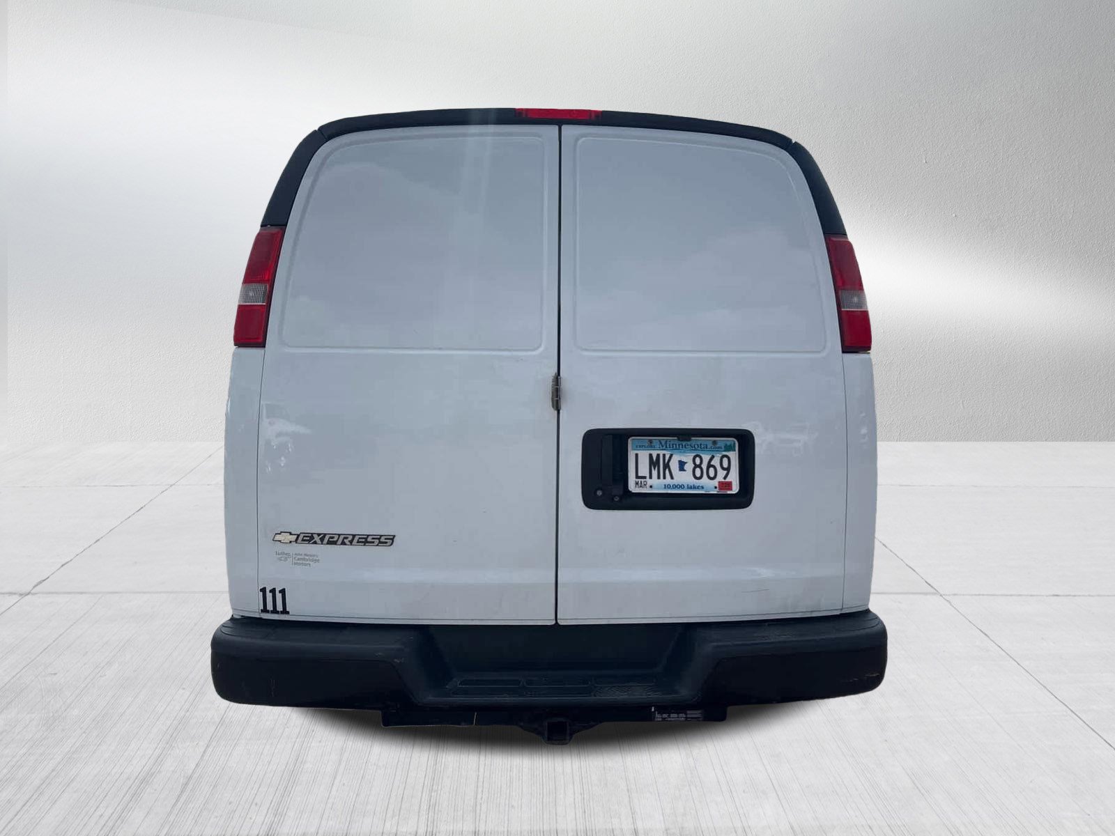Used 2017 Chevrolet Express 2500 RWD image 3