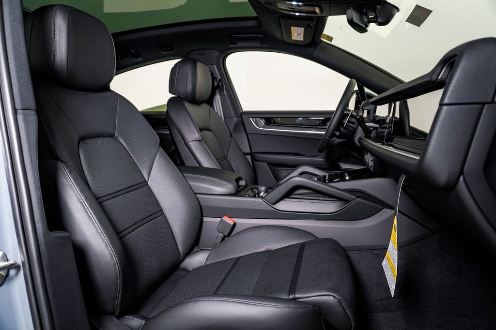 New 2026 Porsche Cayenne Coupe AWD/4WD image 15