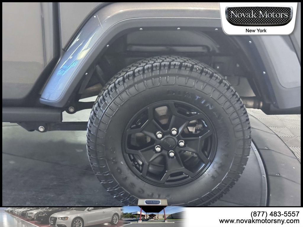 Used 2021 Jeep Gladiator Willys image 7