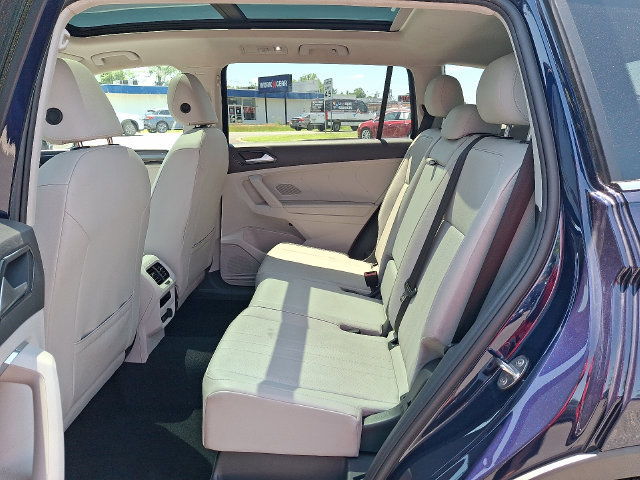 Used 2023 Volkswagen Tiguan SE w/ Panoramic Sunroof Package AWD/4WD image 11