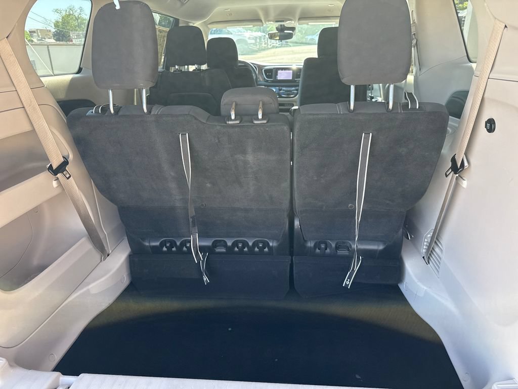 Used 2023 Chrysler Voyager LX FWD image 23