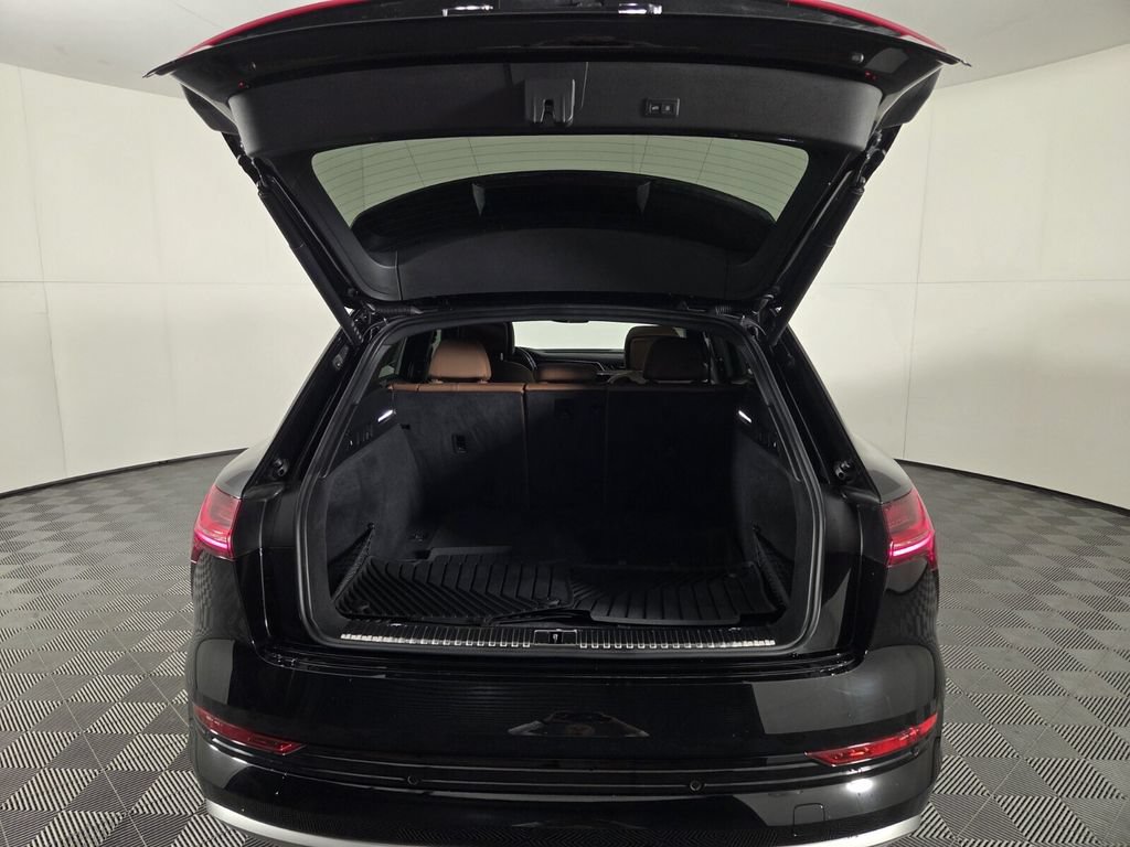 Used 2022 Audi e-tron Premium AWD/4WD image 25