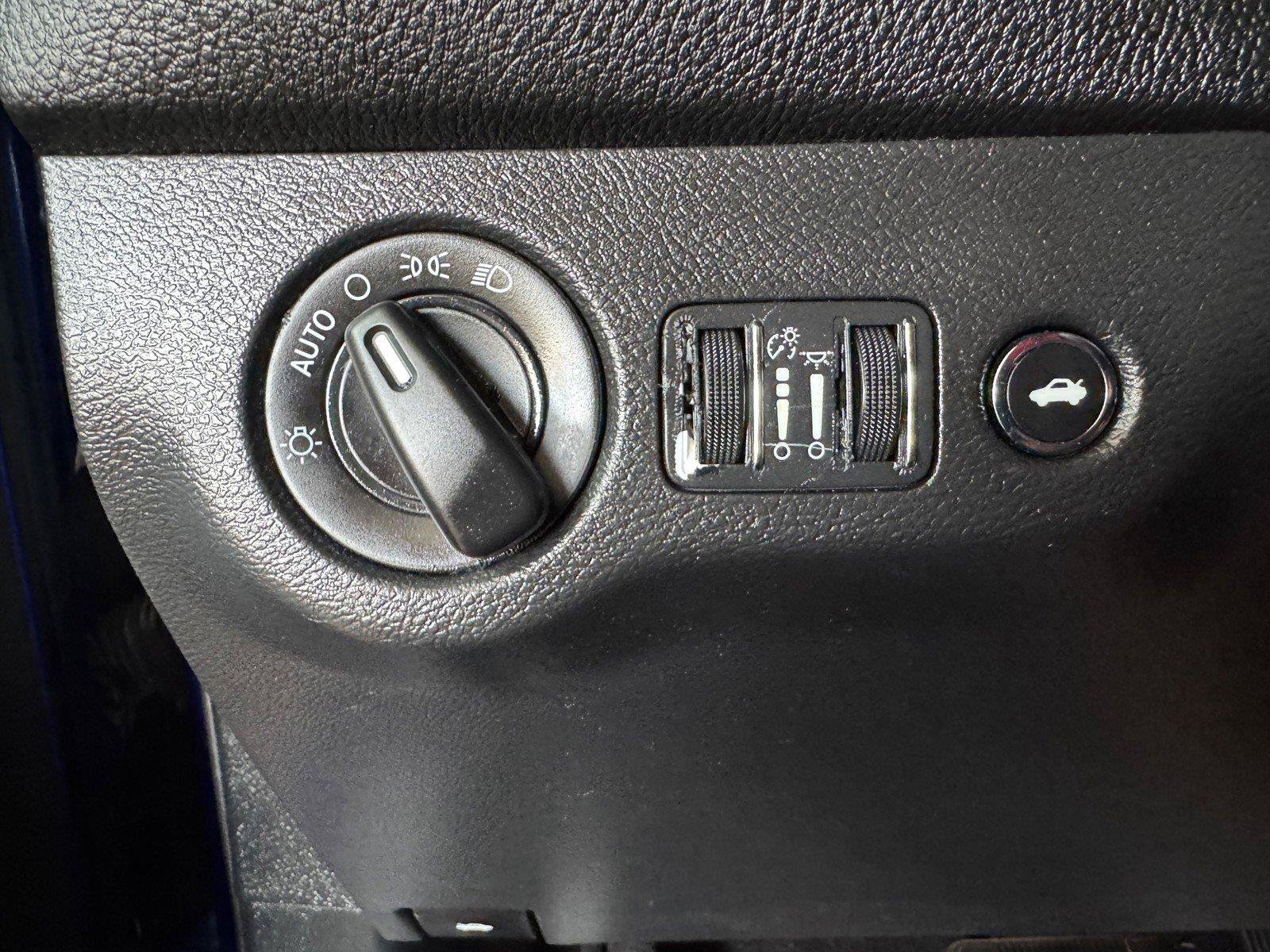 Used 2020 Dodge Challenger SXT RWD image 23