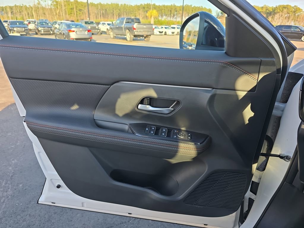 New 2026 Nissan Kicks SR w/ Cold Weather Package FWD image 30