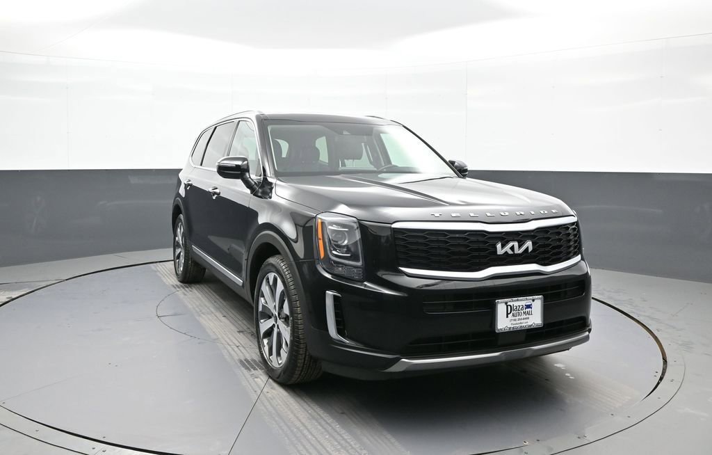 Certified 2022 Kia Telluride S image 3