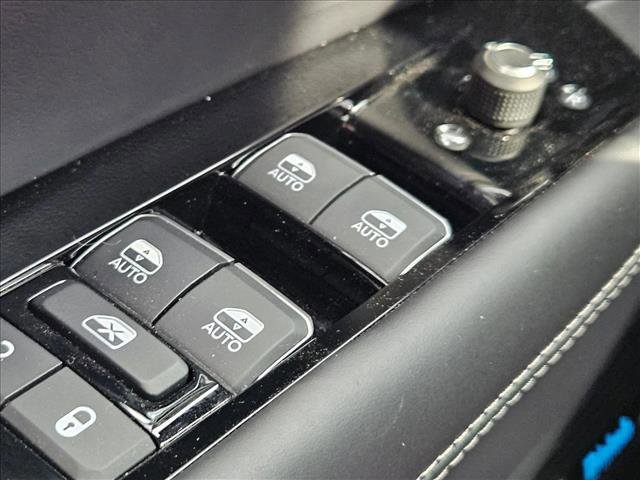 Used 2025 Jeep Grand Wagoneer L Series II Obsidian w/ Quick Order Packagew 28T image 17