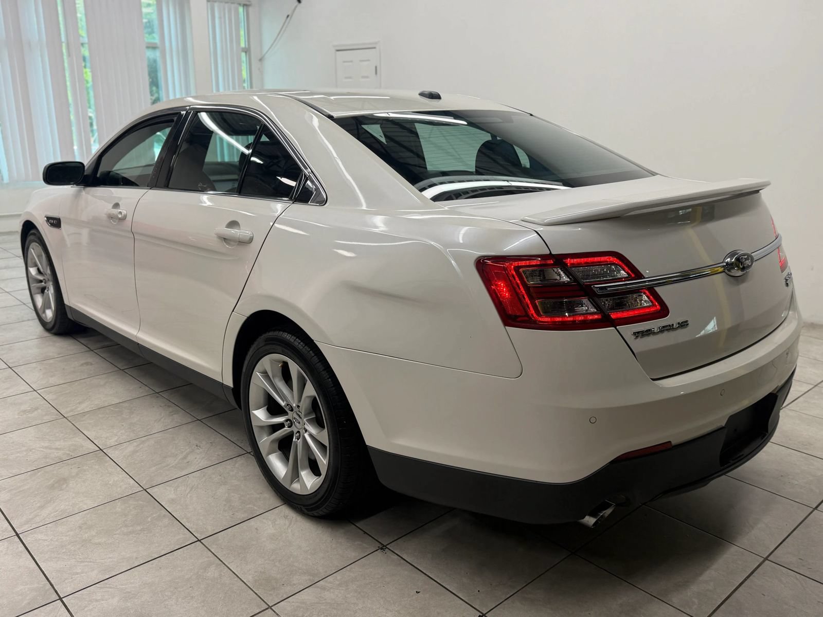 Used 2014 Ford Taurus SHO w/ Equipment Group 401A AWD/4WD image 7