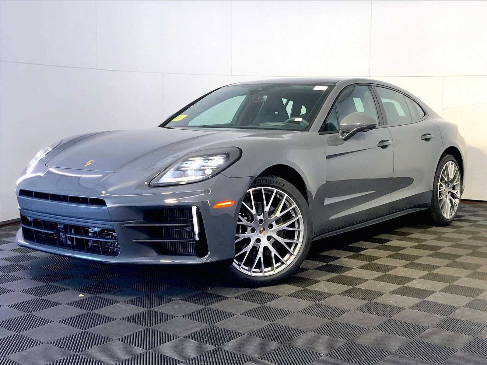 New 2026 Porsche Panamera 4 image 1