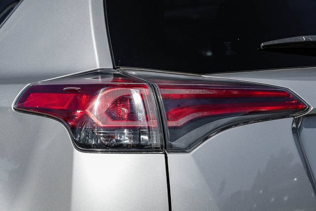 Used 2016 Toyota RAV4 XLE AWD/4WD image 10