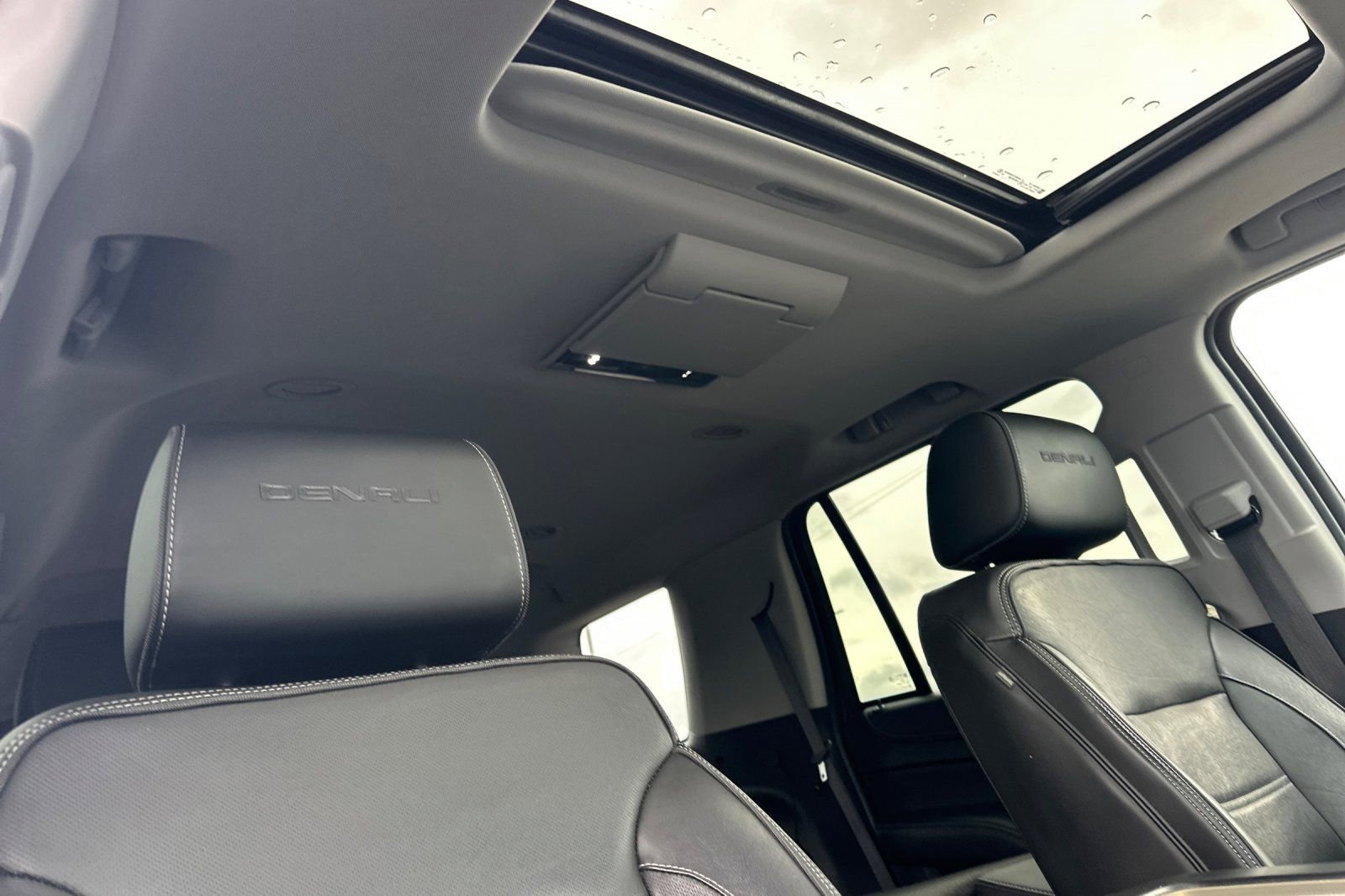 Used 2018 GMC Yukon Denali w/ Open Road Package image 18
