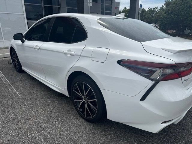 Used 2023 Toyota Camry SE FWD image 3