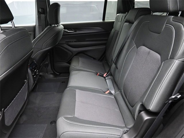 New 2025 Jeep Grand Cherokee L Laredo image 16