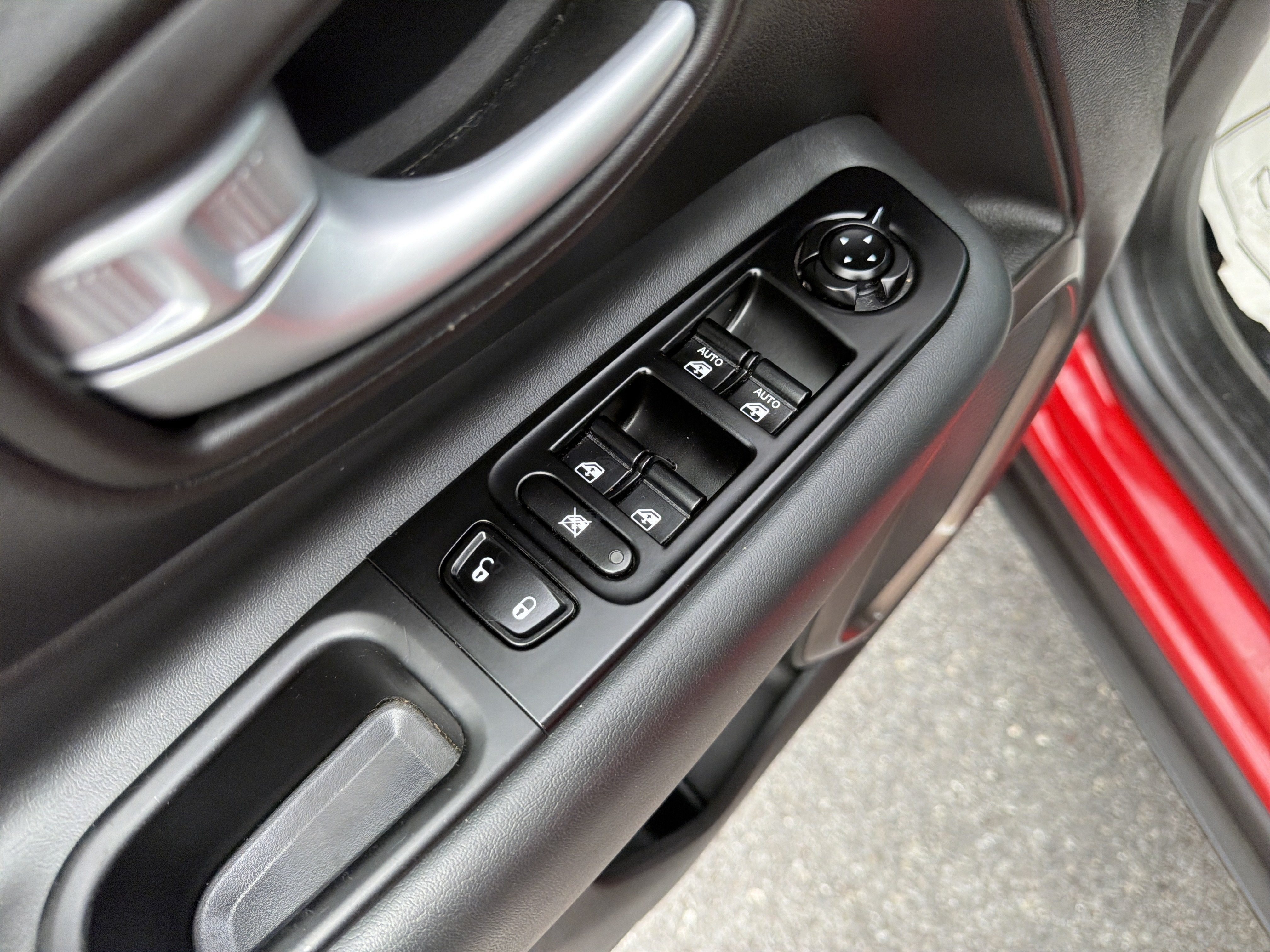 Used 2023 Jeep Renegade Latitude AWD/4WD image 16
