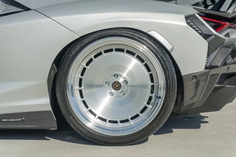 Used 2024 Lamborghini Revuelto image 23