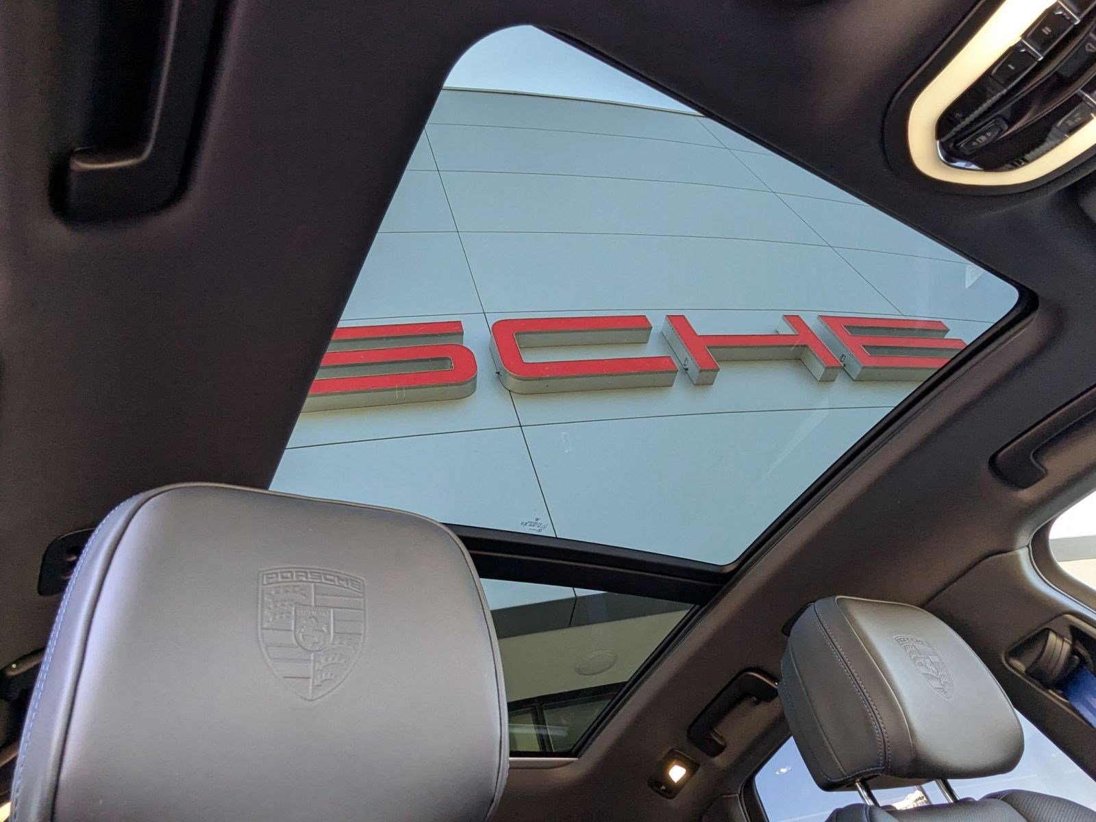 New 2026 Porsche Macan image 27