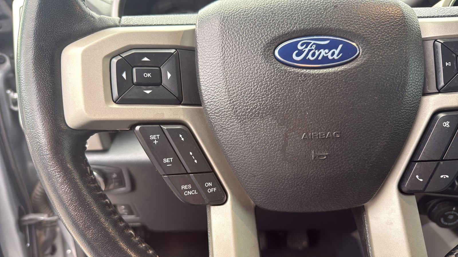Used 2022 Ford F350 Lariat w/ Lariat Ultimate Package AWD/4WD image 16