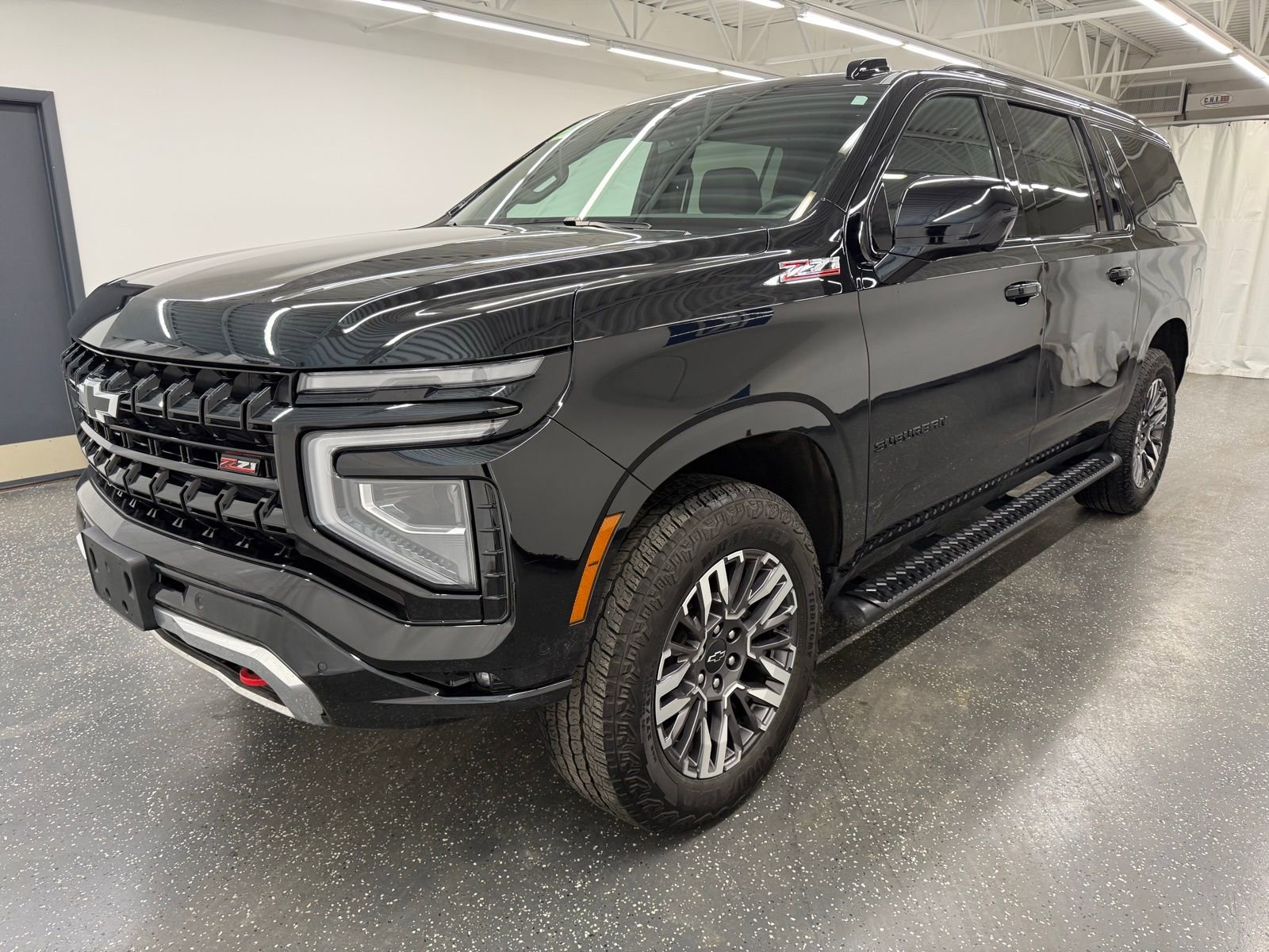 Used 2025 Chevrolet Suburban Z71 AWD/4WD image 4