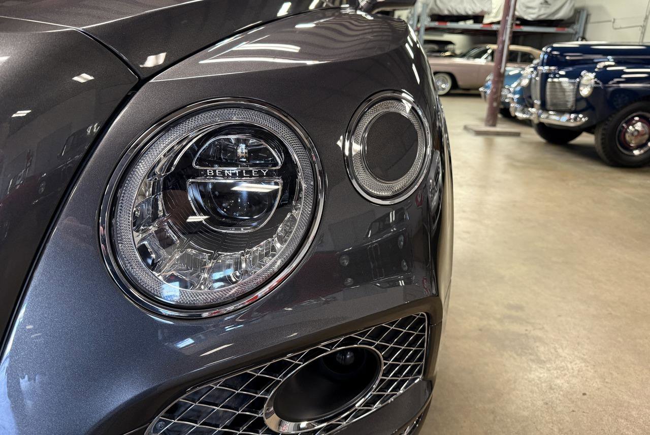 Used 2018 Bentley Bentayga image 23