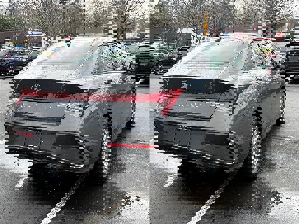 Certified 2025 Hyundai Elantra SE image 6