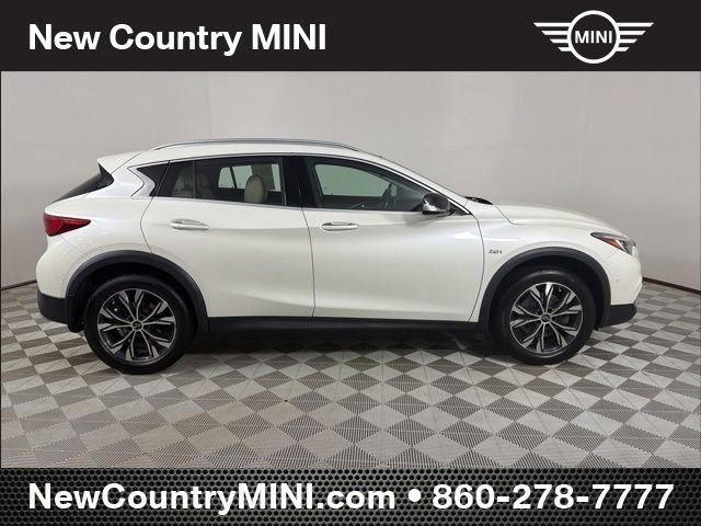 Used 2018 INFINITI QX30 Premium w/ Navigation Package image 8