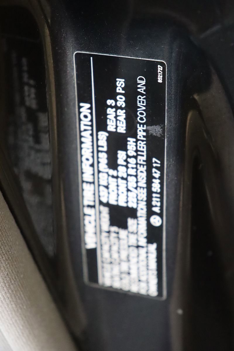 Used 2005 Mercedes-Benz E 320 CDI Sedan image 63