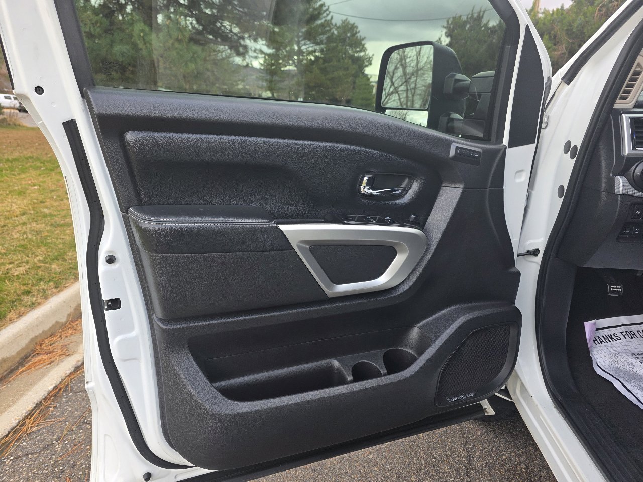 Used 2017 Nissan Titan PRO-4X w/ Pro-4x Convenience Package image 12