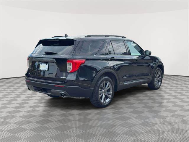 Used 2023 Ford Explorer XLT w/ Equipment Group 202A AWD/4WD image 7