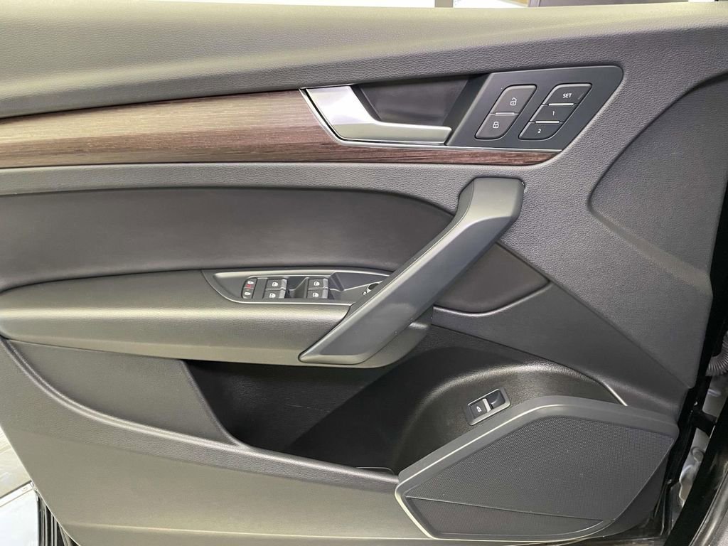 Used 2023 Audi Q5 2.0T Premium w/ Convenience Package image 34