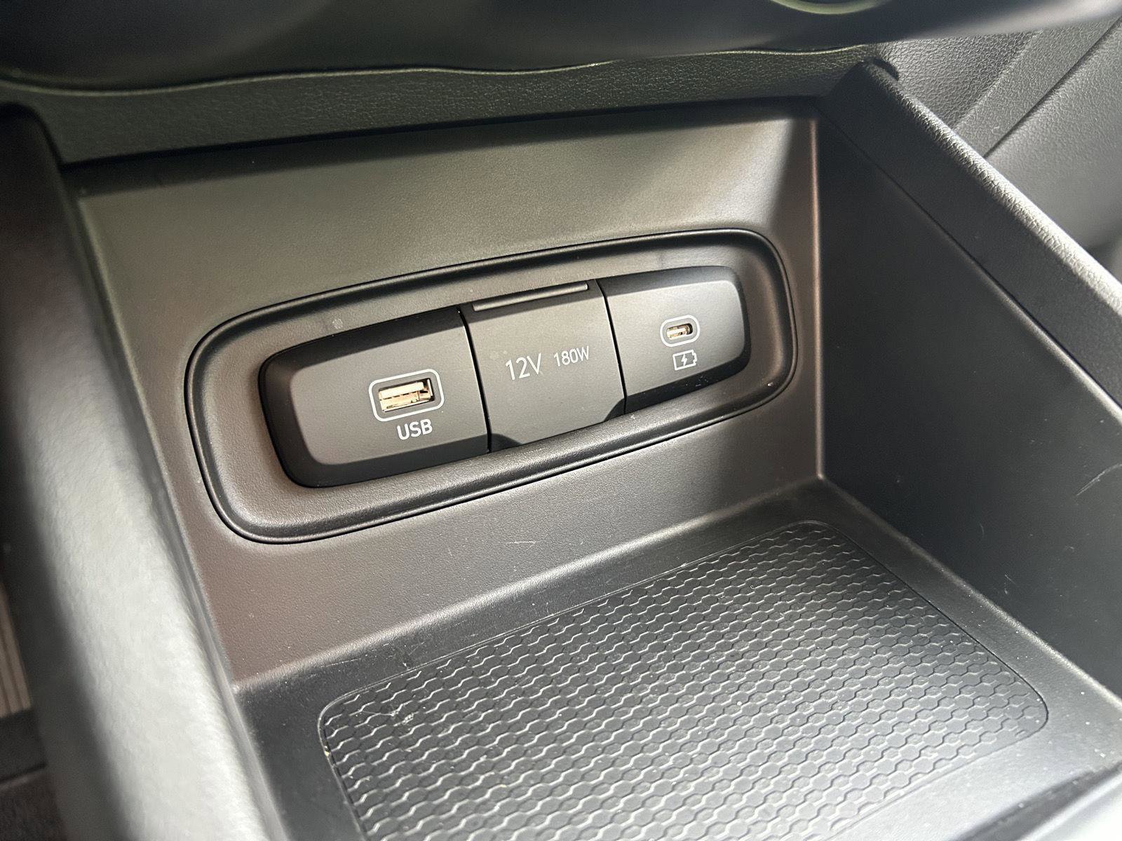 Certified 2024 Hyundai Venue SEL FWD image 18